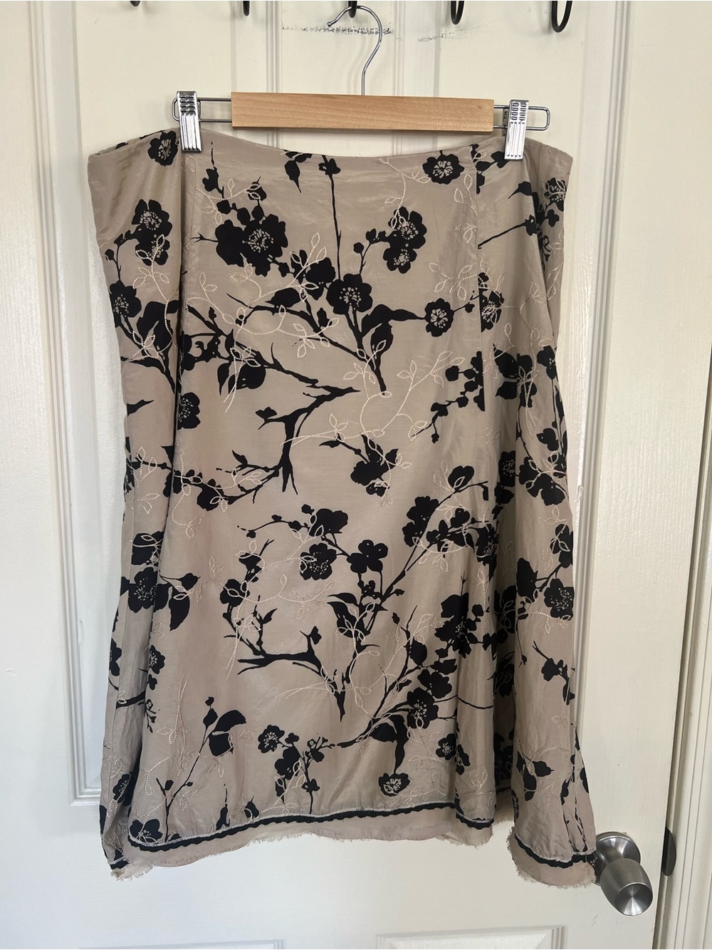 WHBM Beige Black Floral A Line Skirt Silk Blend Embroidered Midi Skirt 14